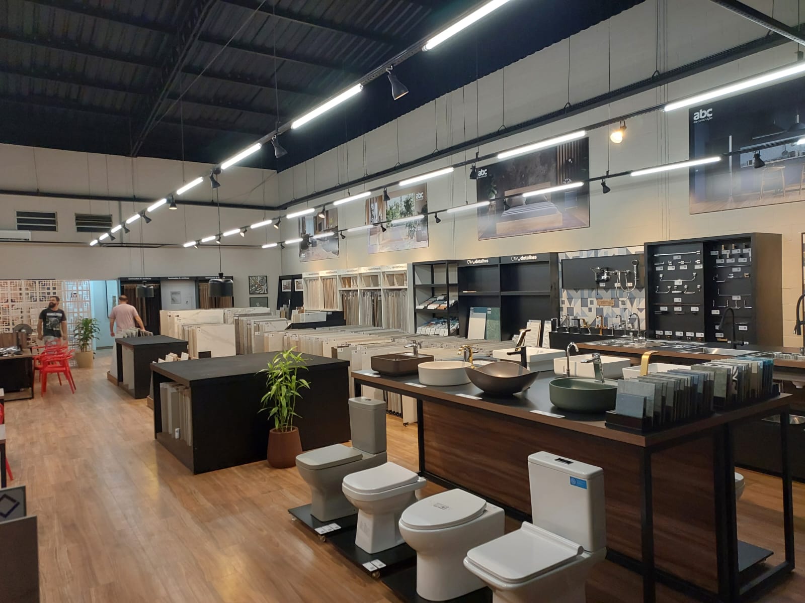 Expositor de louças sanitarias em Cocal do Sul