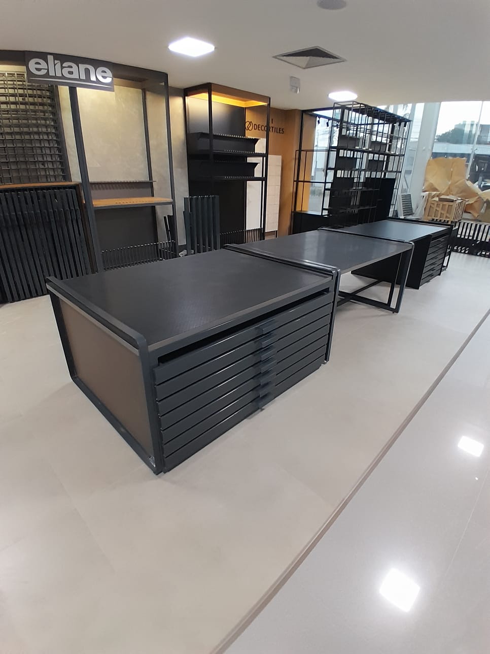 Mesa expositora mdf